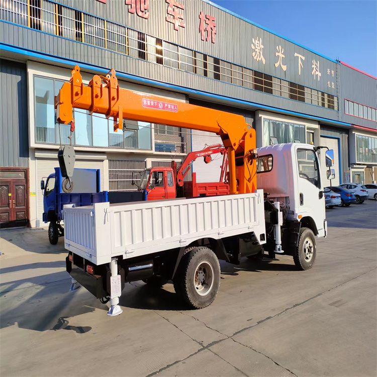 二林镇三轮随车吊定制 农用改装机自备吊中瑞长期出售